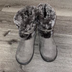 Gray fur guess boots never worn